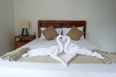 Deluxe Room | In-room safe, desk, free WiFi, bed sheets