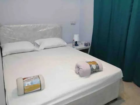 City Double Room | Free WiFi, bed sheets