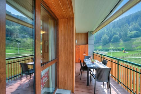 Family Studio, Mountain View (La Marmotta Campo Smith on the Ski) | Outdoor dining