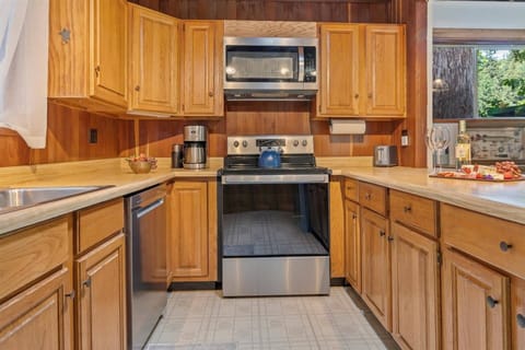 Easy to cook and clean in style in this kitchen