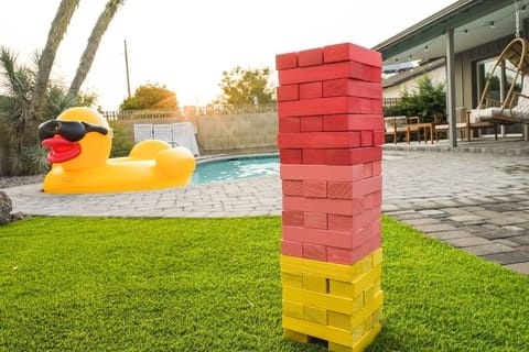 You and your guests can enjoy the sunny outdoors in this backyard designed to bring good vibes! 