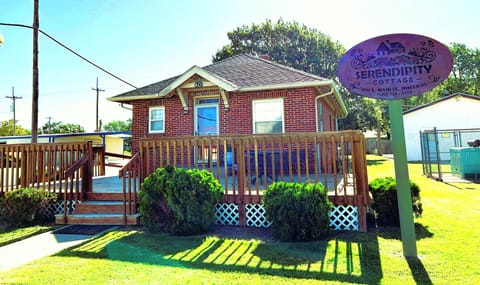 Serendipity Guest Cottage Main Photo 2025
