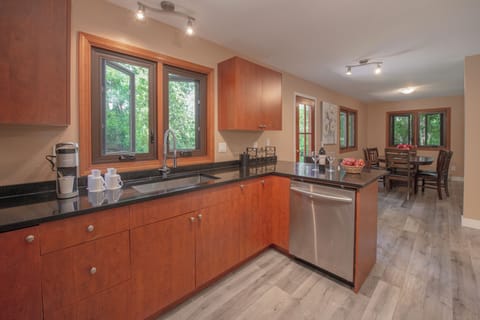 House, 3 Bedrooms, Non Smoking, Garden View | Private kitchen | Coffee/tea maker, electric kettle