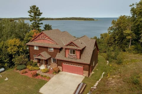 Private home on 2 acres and 200' of Leech Lake shoreline