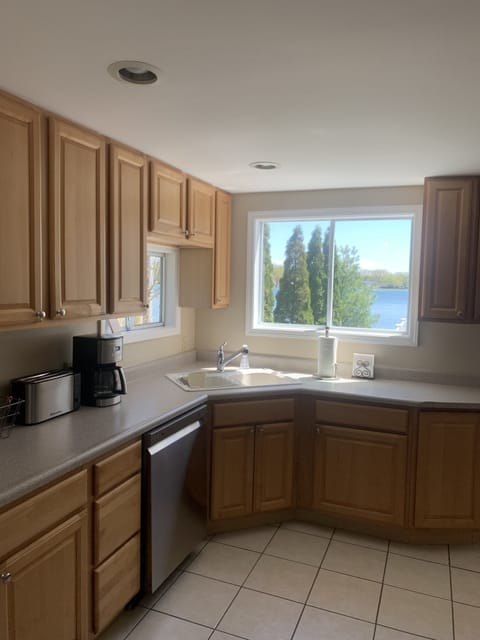 Kitchen with lakeview!