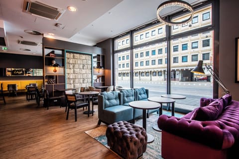 Lobby lounge