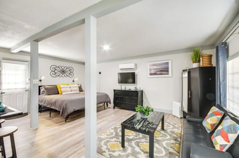 Greenwood Vacation Rental | 400 Sq Ft | 1BA Studio | 3 Steps Required