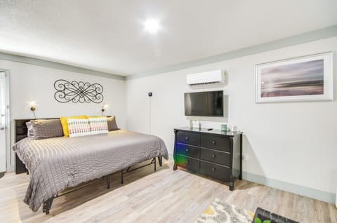 Greenwood Vacation Rental | 400 Sq Ft | 1BA Studio | 3 Steps Required