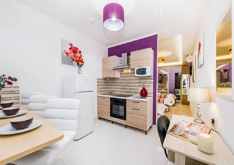 Bayside Apartments, Studio Apartment Orange 1 