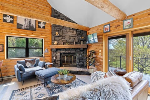 Comfortable living area - Beautiful exposed beams