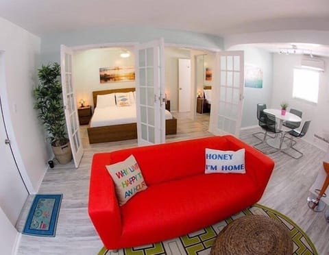 1 Bedroom Suite King | In-room safe, individually decorated, individually furnished
