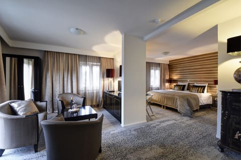 Junior Suite (Lovely Cool WOW) | In-room safe, rollaway beds, free WiFi