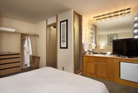 Standard Room | Down comforters, iron/ironing board, free WiFi, bed sheets