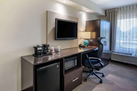 Standard Double Room, 2 Double Beds, Non Smoking | Desk, laptop workspace, soundproofing, iron/ironing board