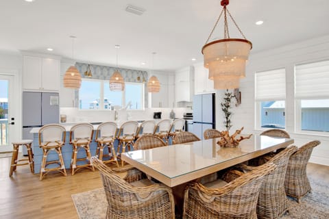 Gorgeous coastal decor and features