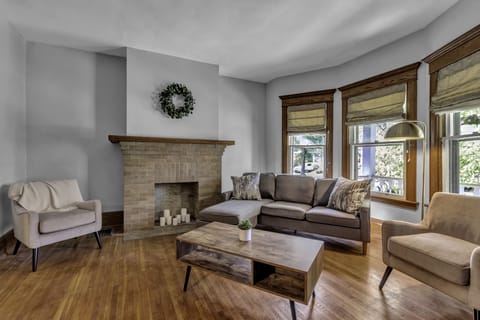 Living room with 55 in Smart TV 