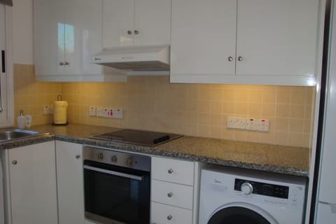large fully equipped kitchen with dish washer