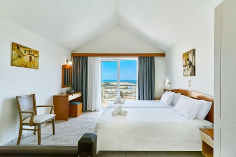 Comfort Apartment | Premium bedding, blackout drapes, free WiFi