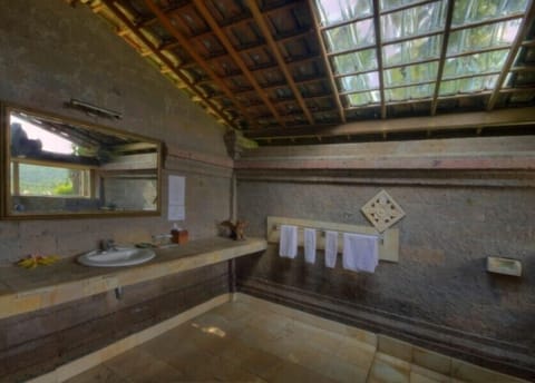 Villa (Valley Villa) | Bathroom | Shower, free toiletries, hair dryer, bathrobes