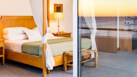 Minibar, in-room safe, desk, soundproofing