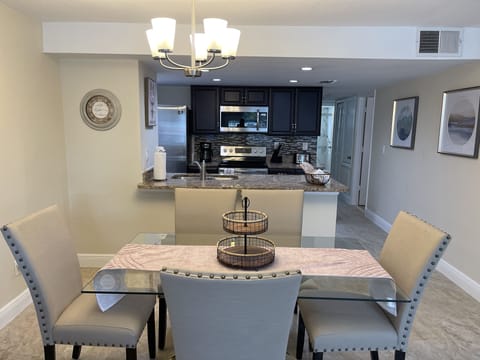 Family Apartment | In-room dining