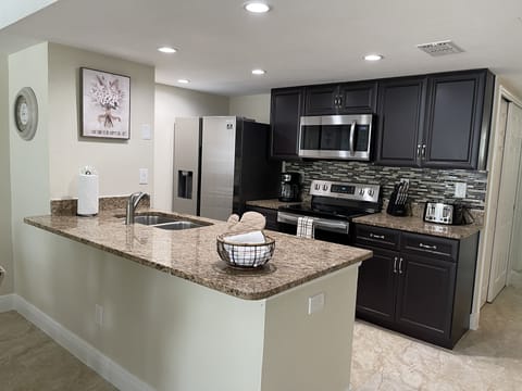 Family Apartment | Private kitchen | Full-size fridge, microwave, oven, dishwasher