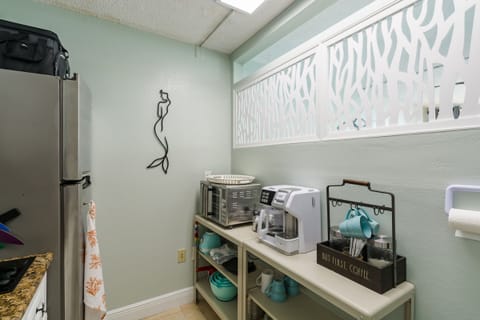 Flex brew coffee maker for pods or grounds. 