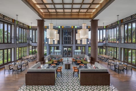 2 restaurants; breakfast, lunch, dinner, and brunch served