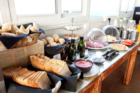 Buffet breakfast for a fee on weekends