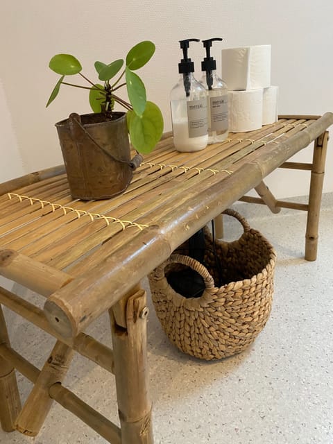 Apartment, Kitchenette | Bathroom | Shower, free toiletries, hair dryer, towels