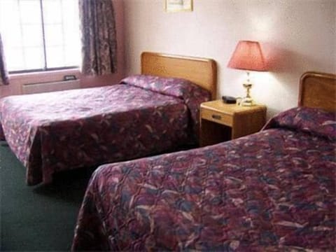 Room, 2 Queen Beds | Desk, soundproofing, bed sheets