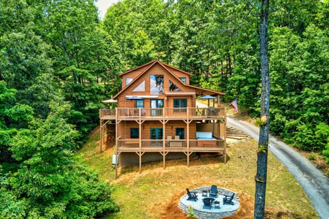 Murphy Vacation Rental | 4BR | 3.5BA | Stairs Required | 2,488 Sq Ft