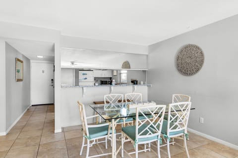 Dining table seating