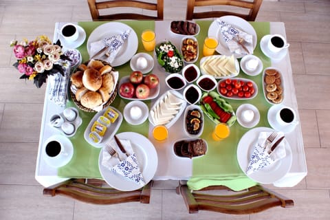 Daily buffet breakfast for a fee