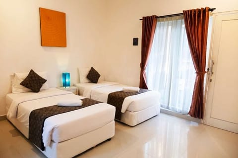 Superior Room, 1 Queen Bed | Desk, laptop workspace, free WiFi, bed sheets