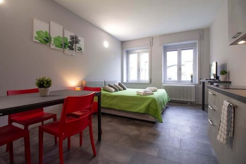 living area apartment Lime - Affitti Brevi Italia near the historic center. Ideal for couples or business stays. Kitchenette equipped and furnished with every comfort. wifi free laundry including parking nearby

