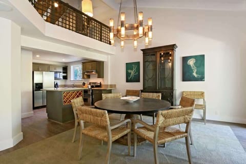 Lele Penthouse Dining & Kitchen Area