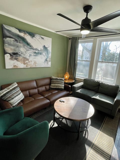 Lots of sunlight and comfortable seating