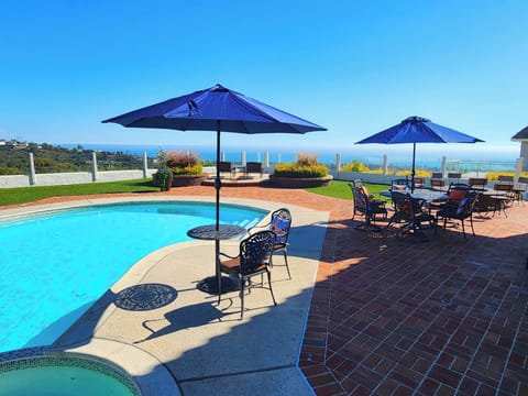 Heated pool, spa, firepit & lots of outdoor seating options.
