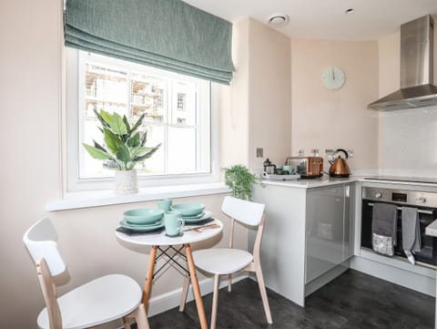 Cottage | Private kitchen | Fridge, dishwasher, electric kettle, toaster