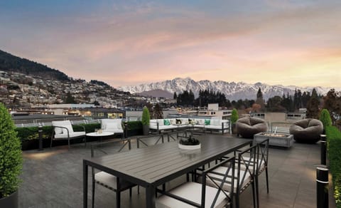 ARTISTS IMPRESSION Sun-splashed outdoor living on Queenstown’s largest private scenic balcony with iconic lake and mountain views.