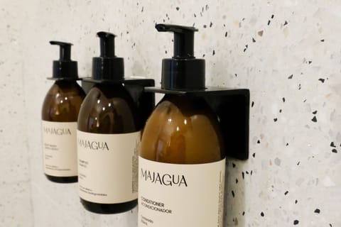 Superior Room, 1 King Bed | Bathroom | Shower, rainfall showerhead, free toiletries, hair dryer