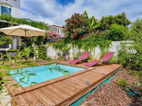 Water, Sky, Plant, Property, Cloud, Furniture, Swimming Pool, Botany, Nature, Building