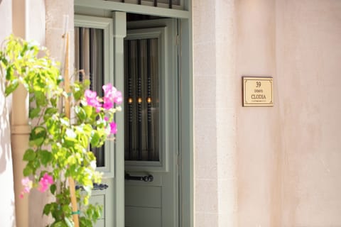 The entrance of Domus Clodia!