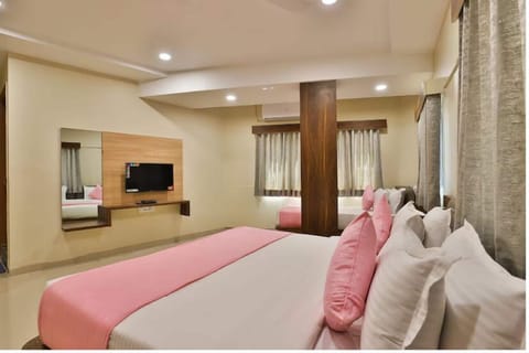Grand Room | Desk