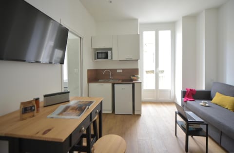 Basic Studio, Non Smoking, Kitchenette | Select Comfort beds, in-room safe, desk, laptop workspace