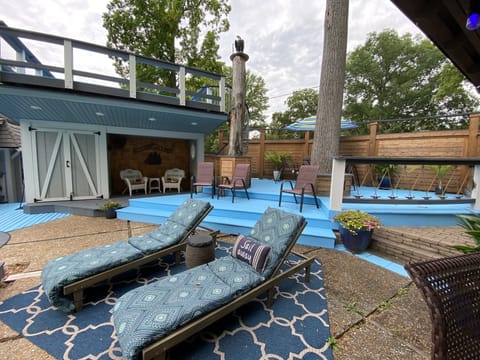 And a few more places to sit and lounge. 