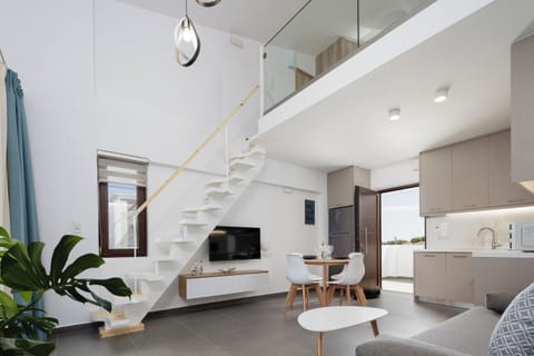 Apartment, 2 Bedrooms, Outdoor Jetted Tub, Pool View | Living room | 43-inch Smart TV with cable channels, TV