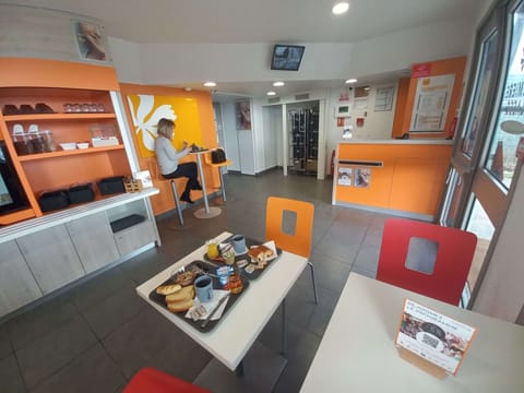 Buffet breakfast on weekends (EUR 6.50 per person)