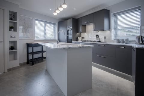 Gower View - 4 Bedroom Holiday Home - Saundersfoot (11016)